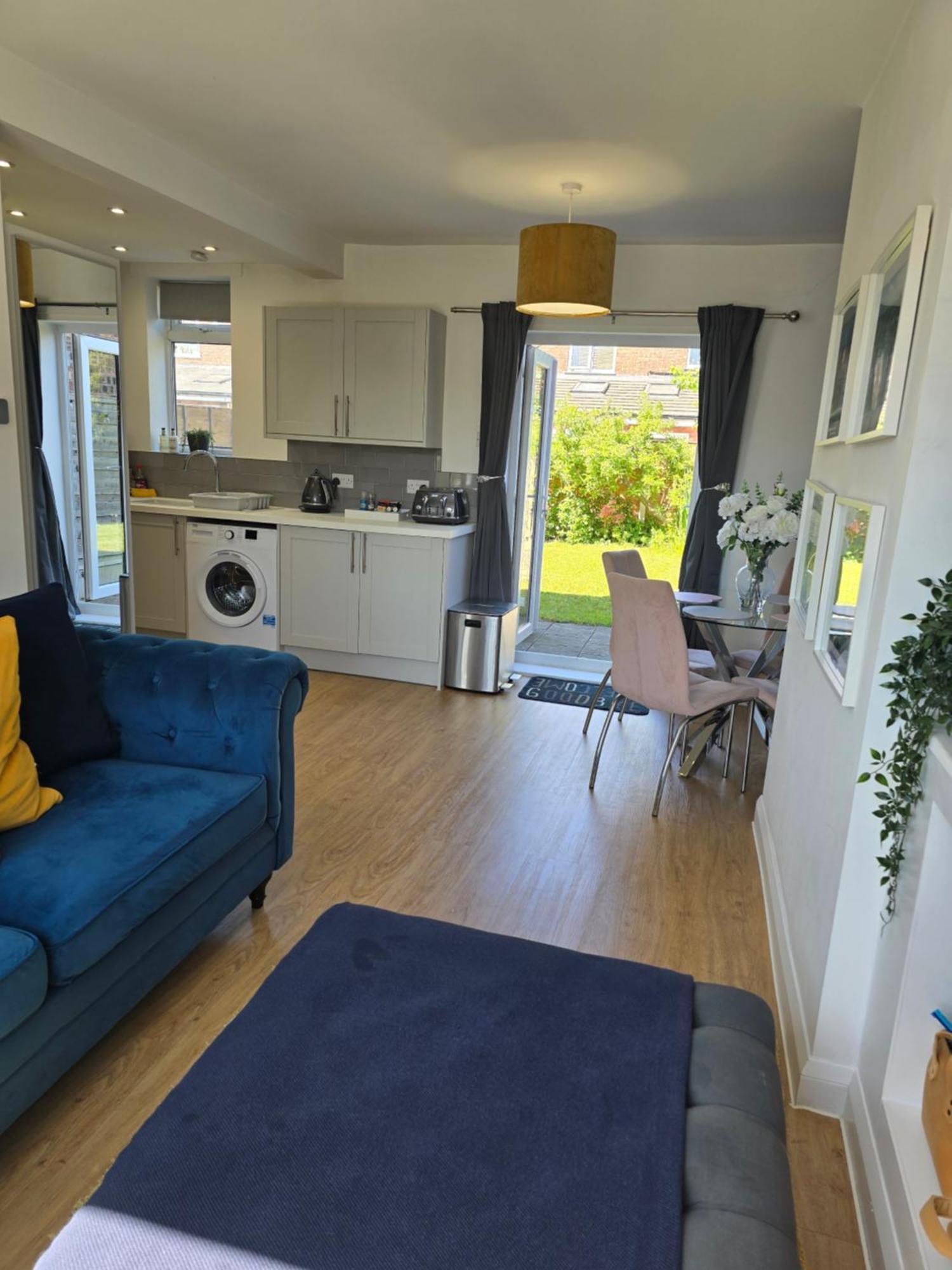 The Heart - Cosy 3 Bedroom House With Double Driveway And Garden In Manchester Exterior photo